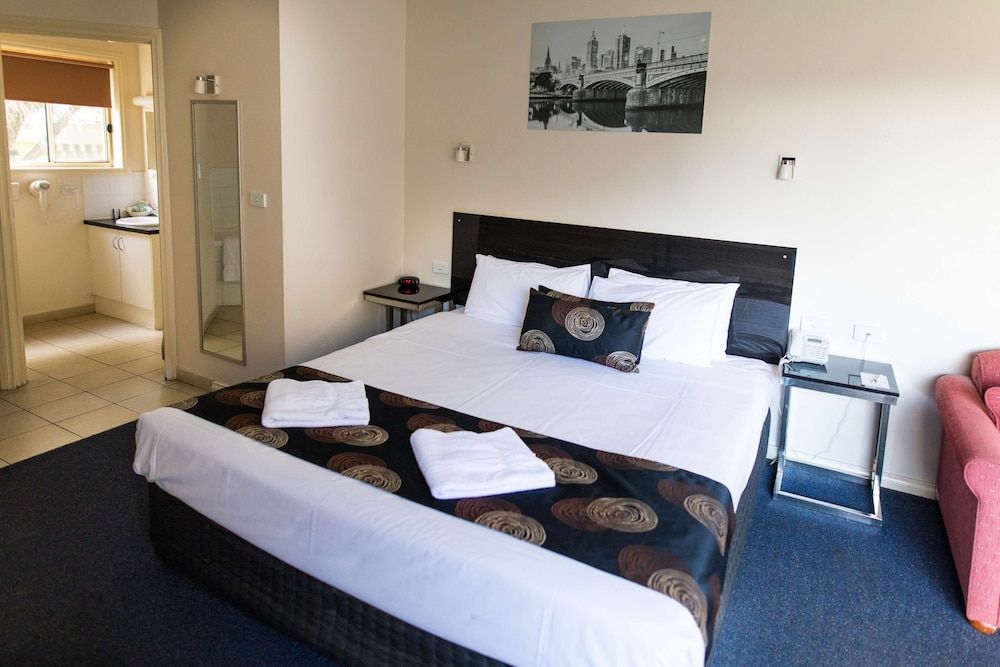 Best Western Mill Park Motel Executive Room, 1 Queen Bed, Non Smoking, Kitchenette (Larger Room)