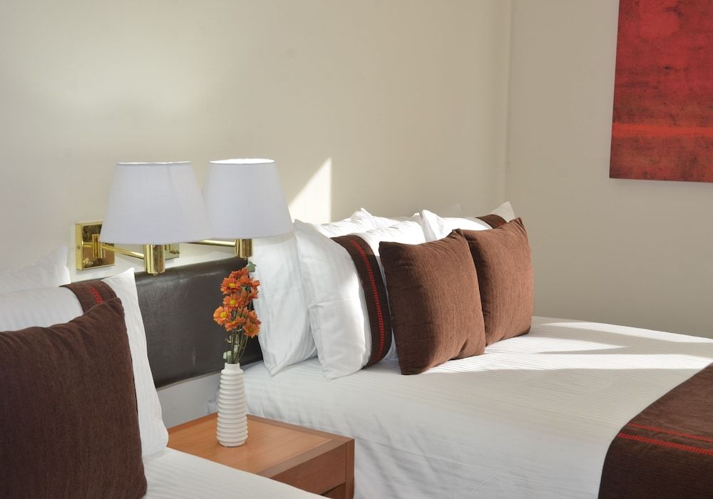 Room (Dog Friendly)