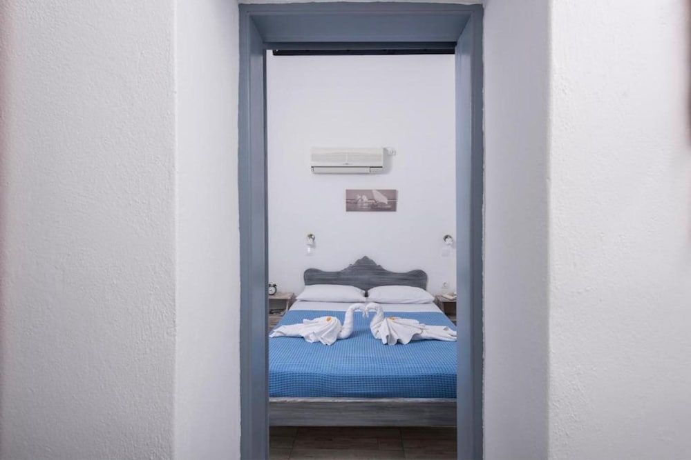 Maryloujohn Villas Superior Double Room (Caldera)