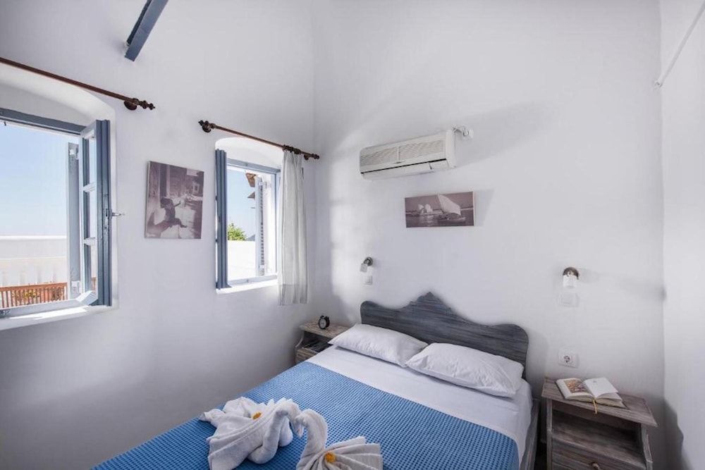 Maryloujohn Villas Superior Double Room (Caldera) 4