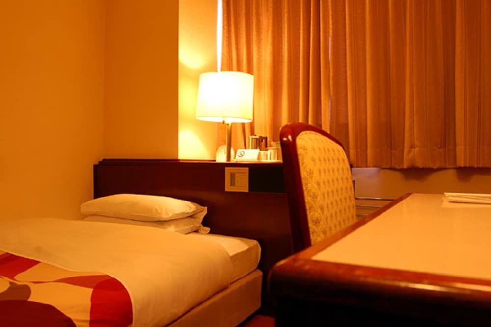 Single Room, 1 Large Twin Bed, Smoking
