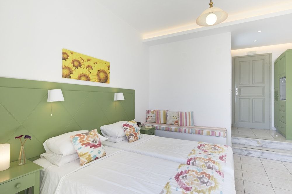 Nissos Thira Hotel Standard Room 3