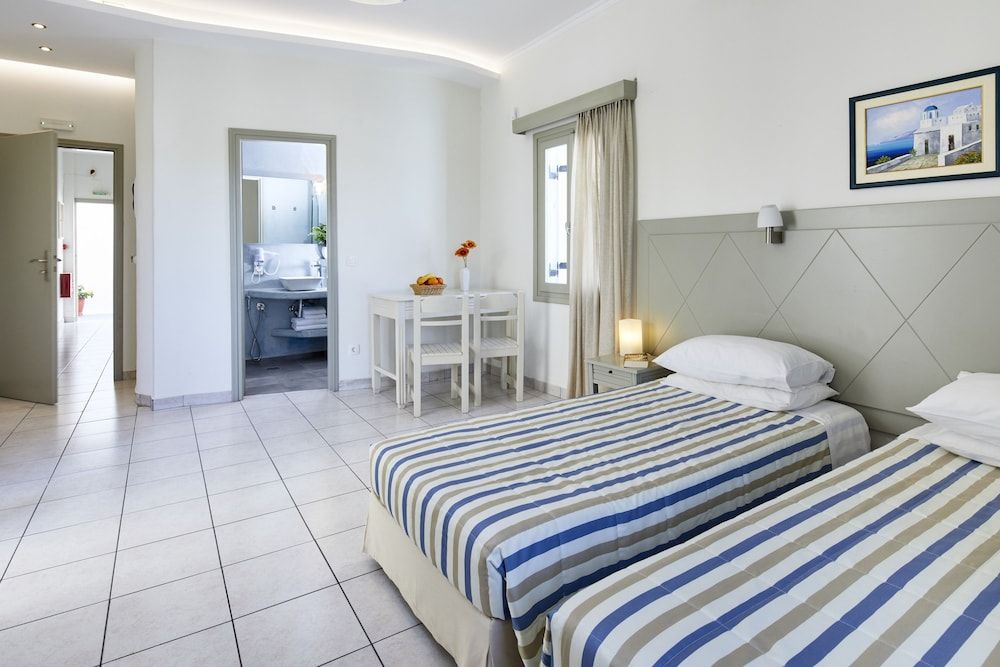 Nissos Thira Hotel Standard Room 10