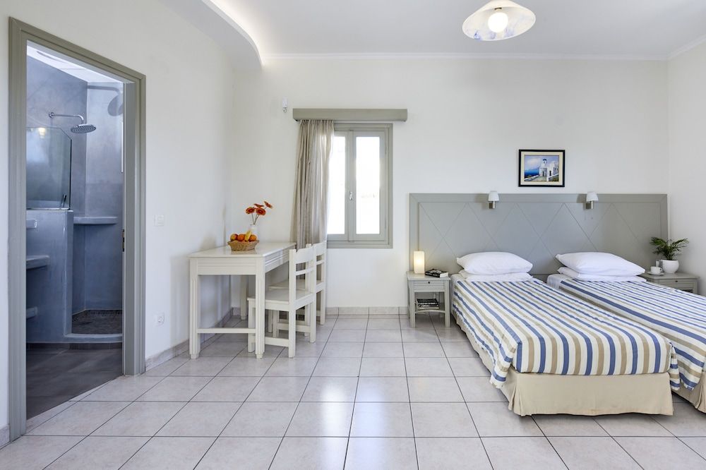 Nissos Thira Hotel Standard Room 8