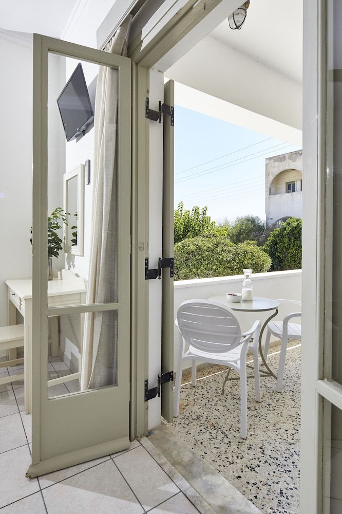 Nissos Thira Hotel Standard Room 11