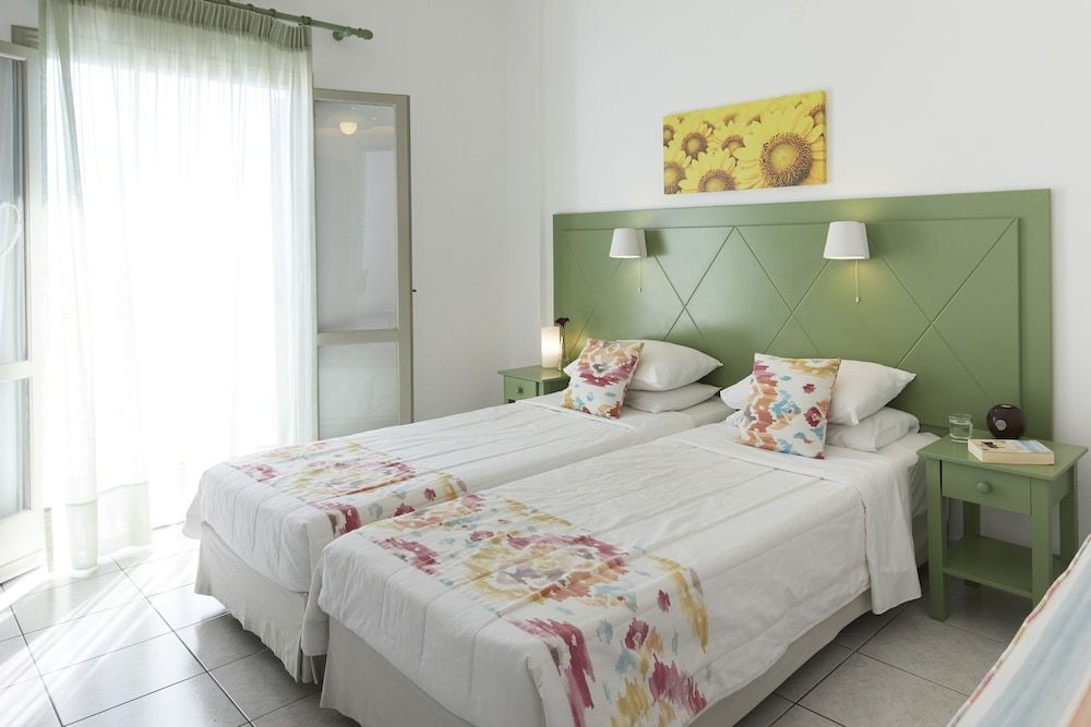 Nissos Thira Hotel Standard Room 2