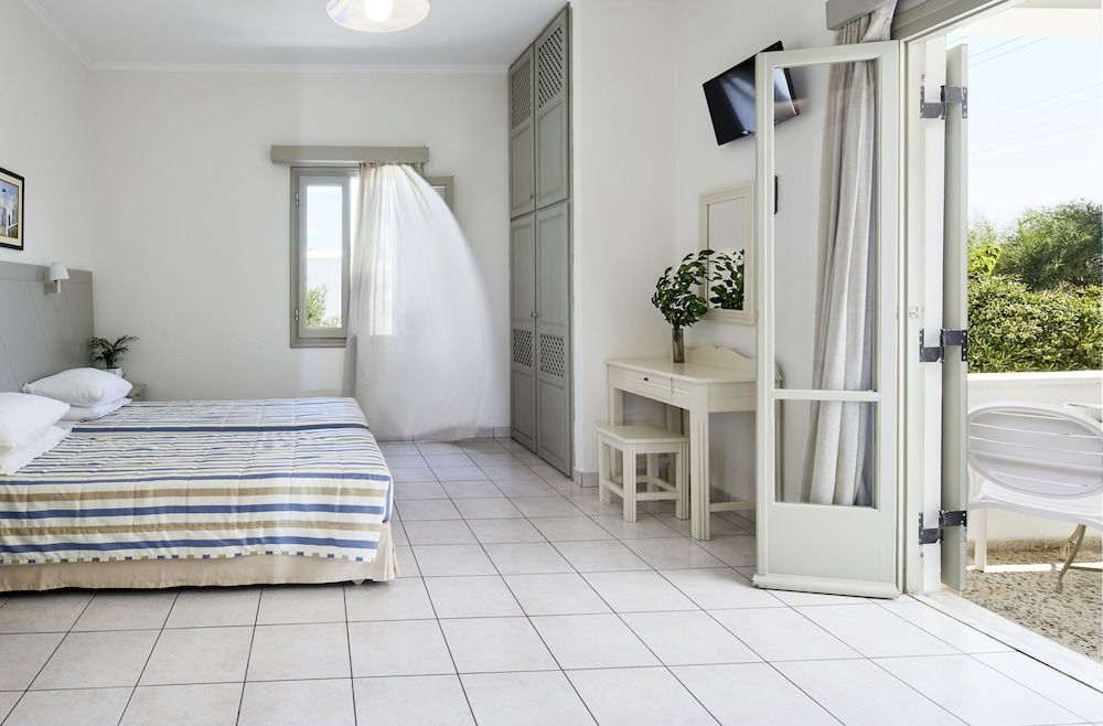 Nissos Thira Hotel Standard Room 7