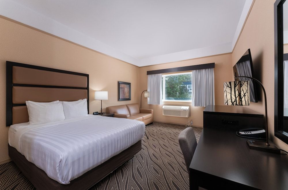 undefined Prestige Inn Golden 2