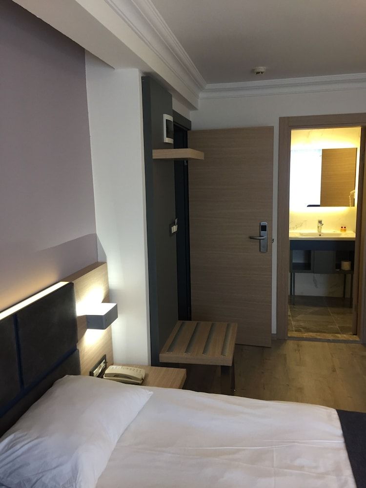 Hotel Helen Triple Room 2