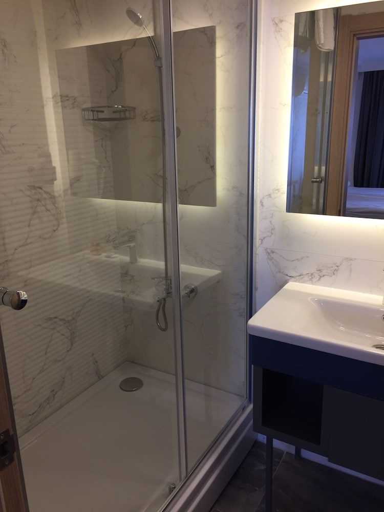 Hotel Helen Standard Double or Twin Room 4