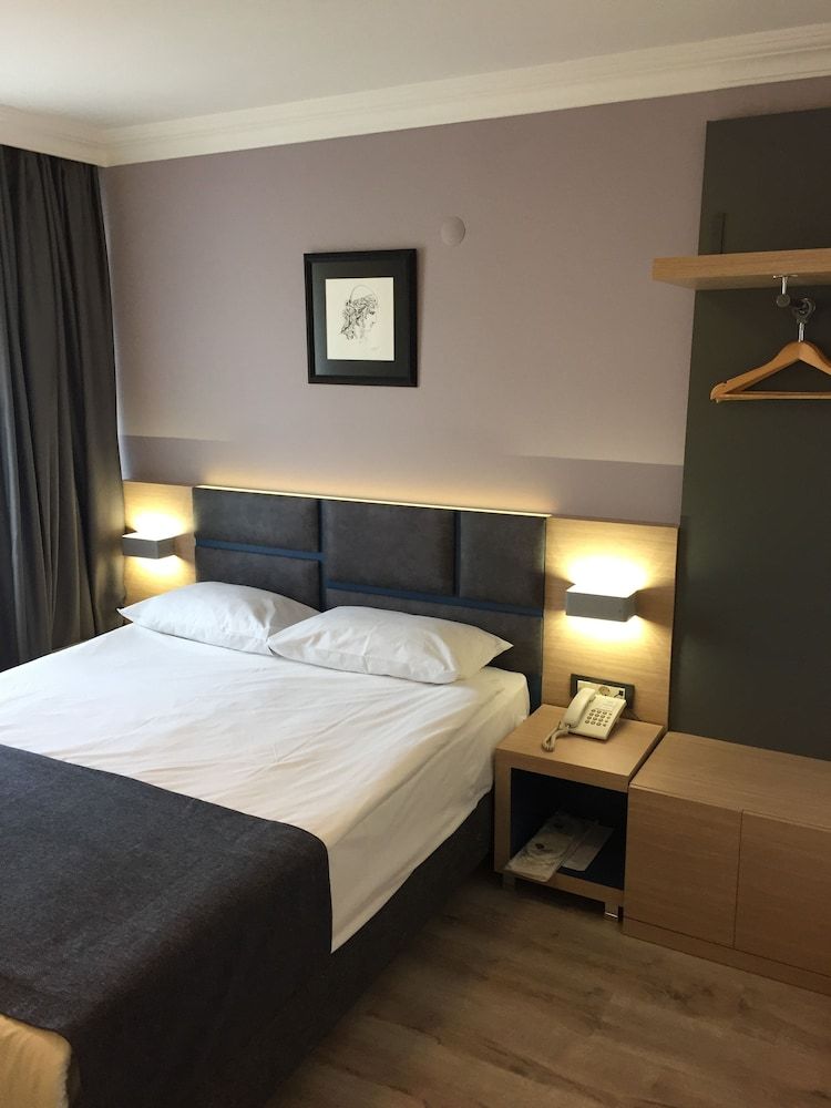 Hotel Helen Standard Double or Twin Room 2