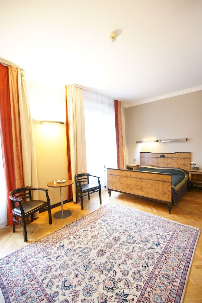 Hotel Monopol Double Room 3