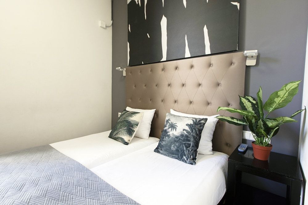 Quentin Leidse Square Hotel Twin Room