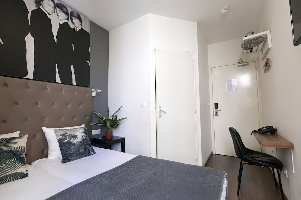 Quentin Leidse Square Hotel Twin Room 12