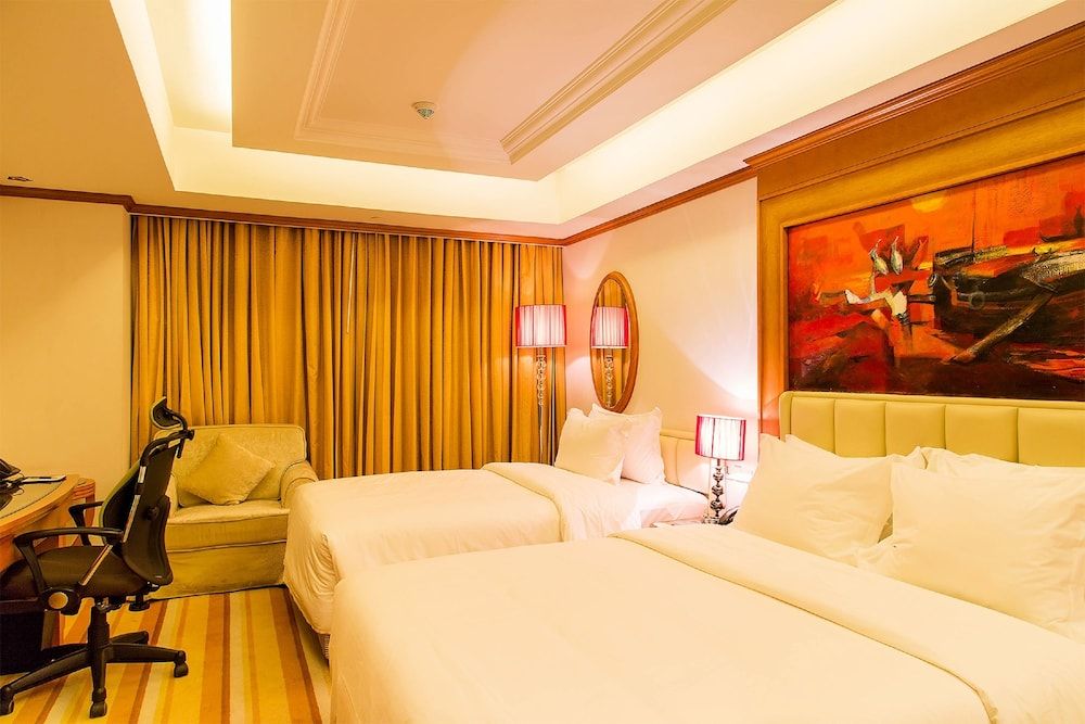 undefined Six Seasons Hotel 6