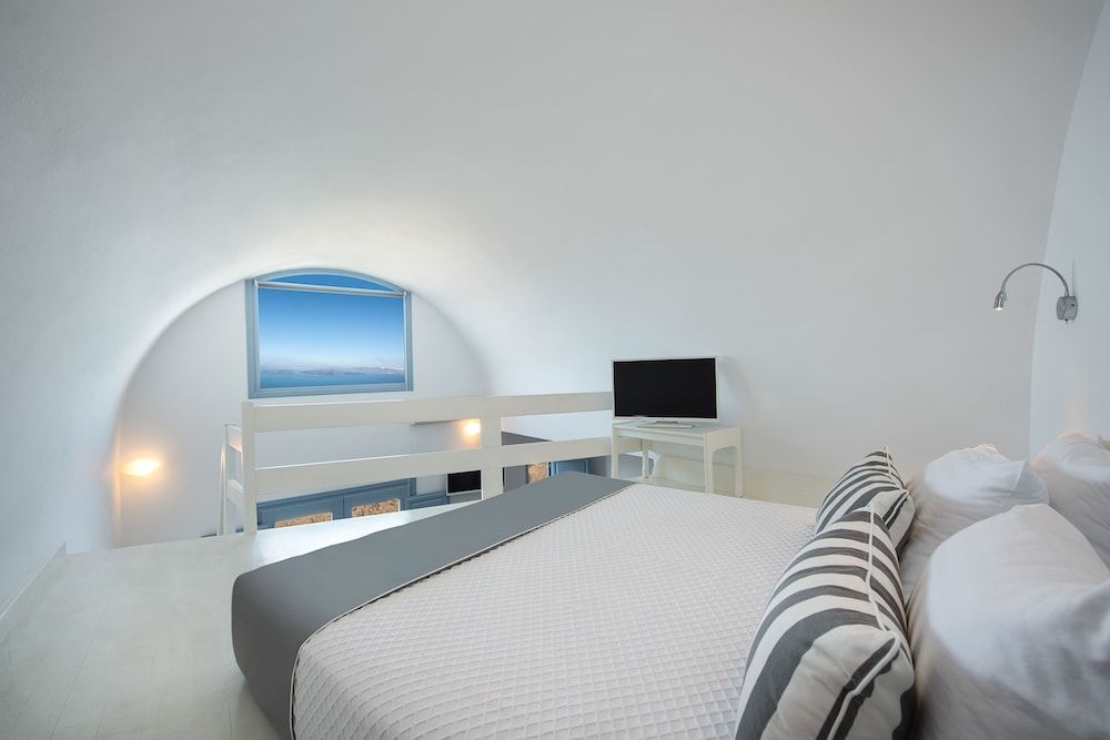 Apanemo Hotel Executive Suite, 1 Bedroom, Sea View (street level) 4