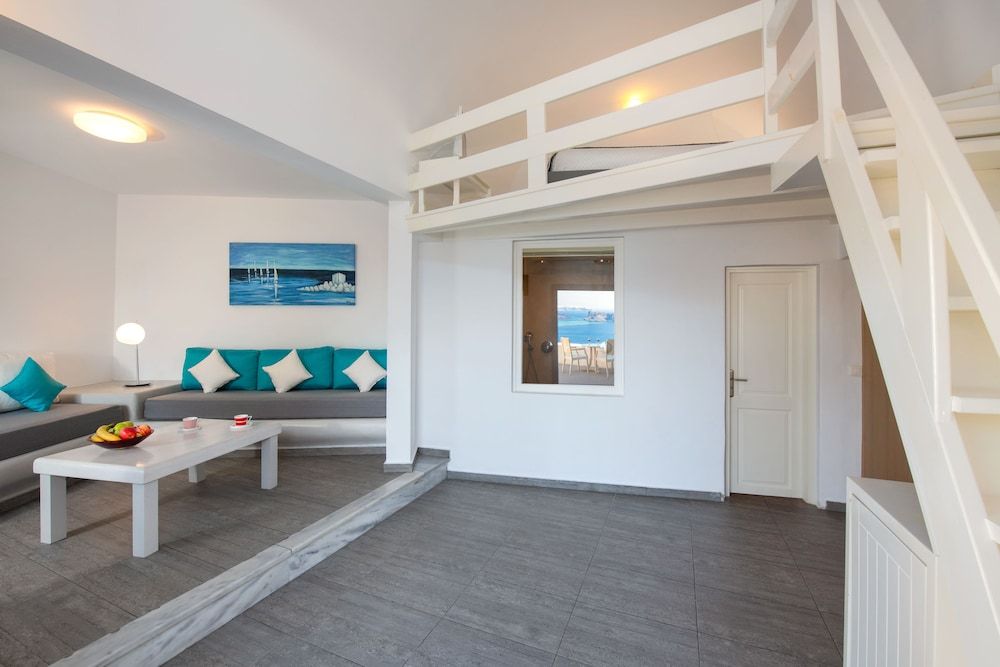 Apanemo Hotel Executive Suite, 1 Bedroom, Sea View (street level) 4