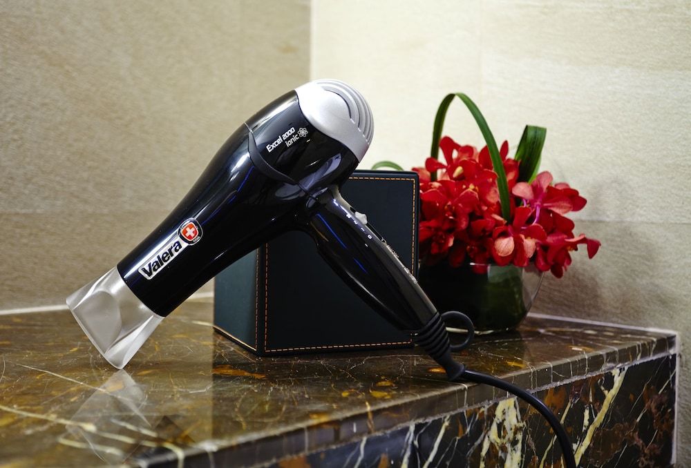 Amari Dhaka Deluxe Room, 2 Twin Beds 3