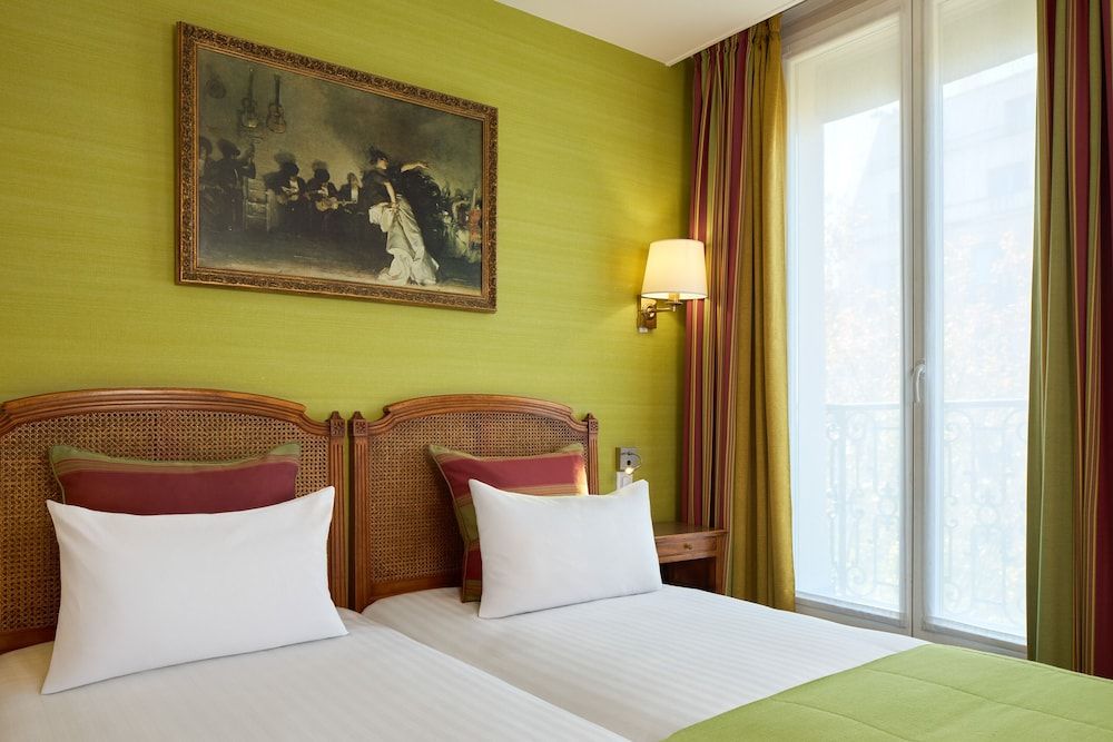 Timhotel Invalides Eiffel Superior Double or Twin Room 4
