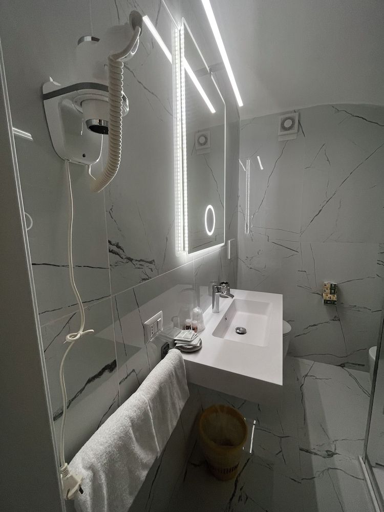 undefined Hotel Gabriella 9