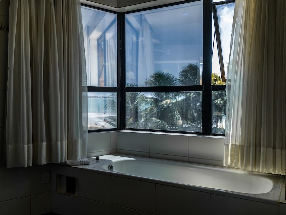 Deep Soaking Bathtub