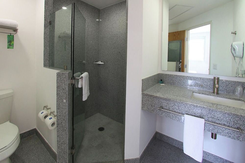 One Guadalajara Periférico Poniente Superior Room, 2 Double Beds 7