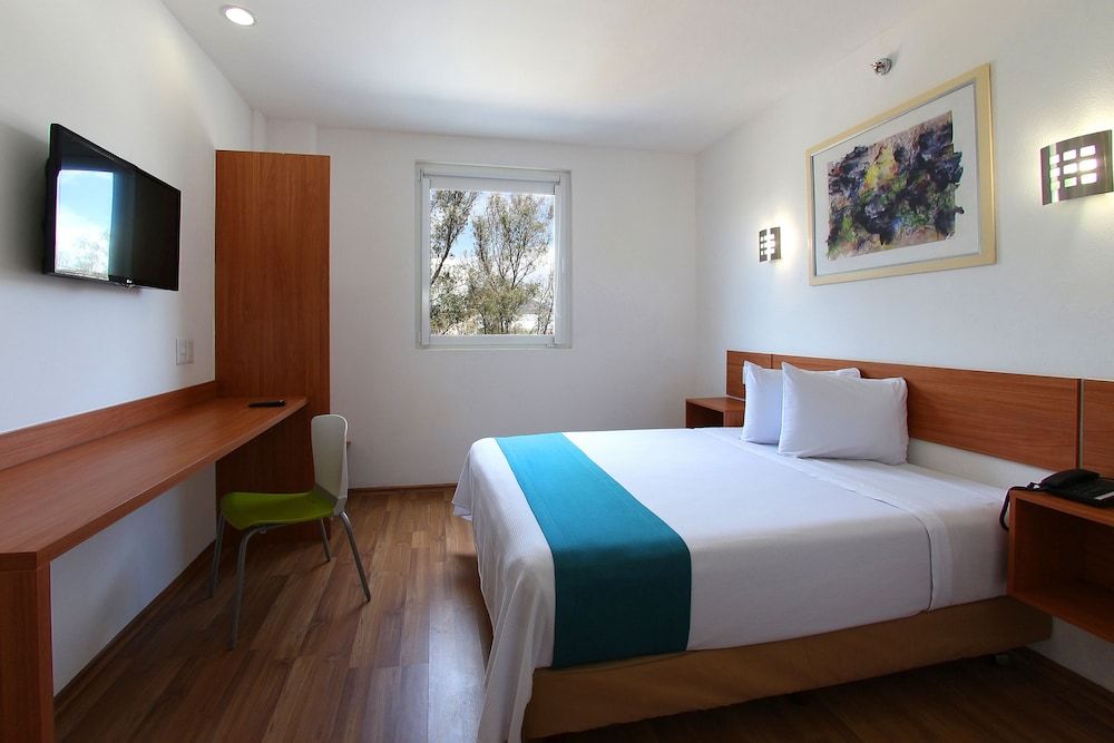 One Guadalajara Periférico Poniente Superior Room, 2 Double Beds 4