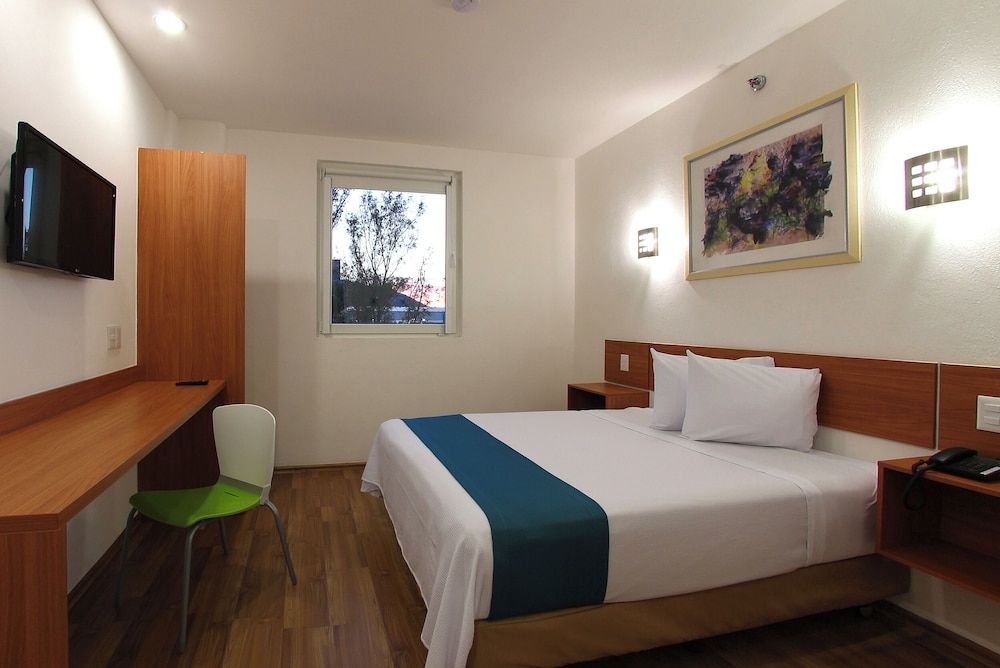 One Guadalajara Periférico Poniente Superior Room, 1 Queen Bed 2