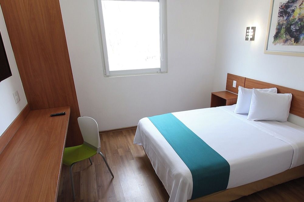 One Guadalajara Periférico Poniente Superior Room, 1 Queen Bed 3