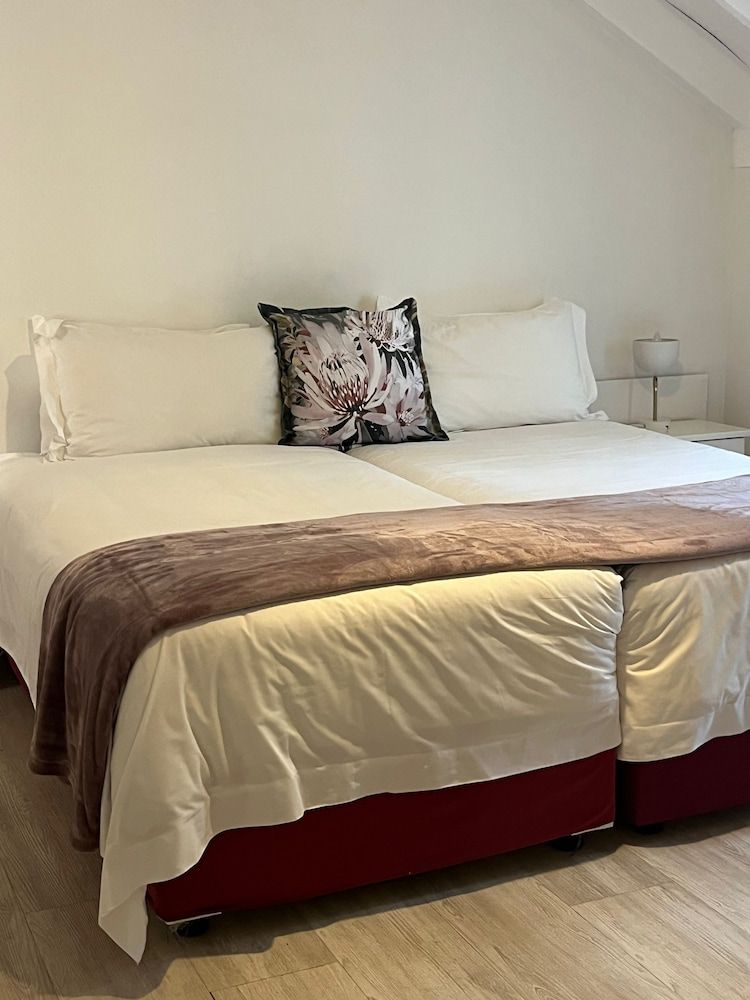 undefined Mountain Manor Guest House & Executive Suites 5