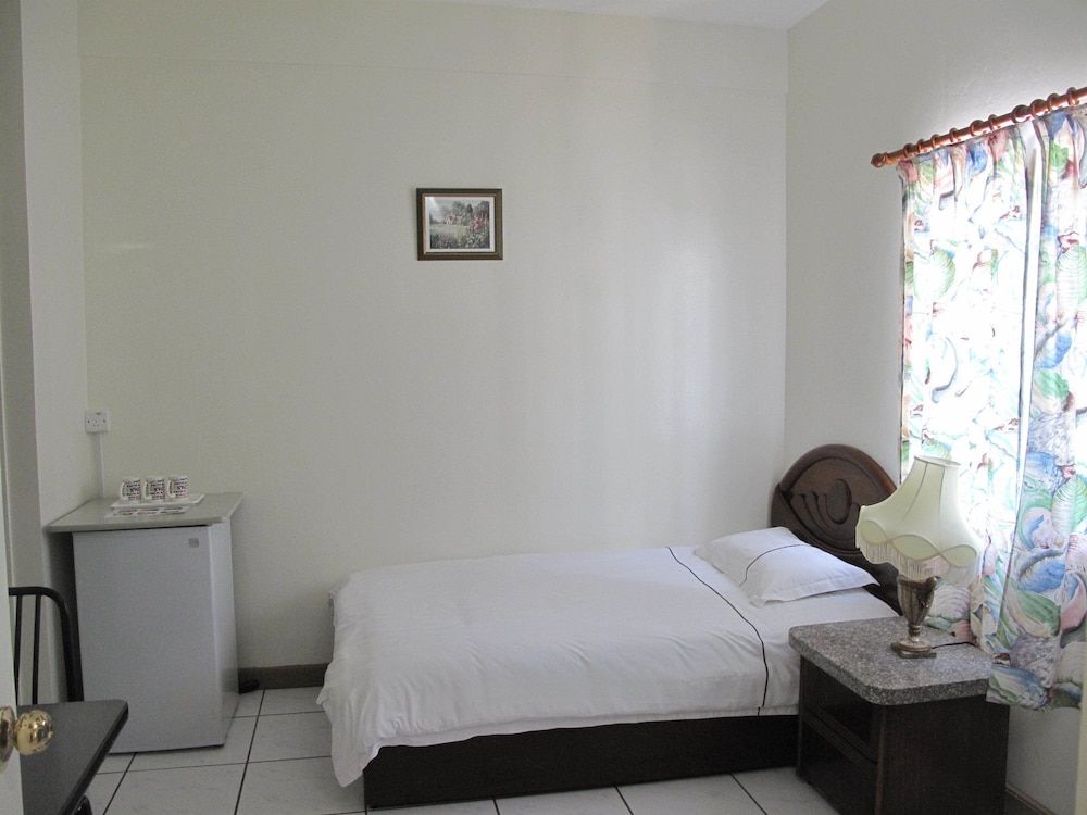 Standard Room, 1 Queen Bed