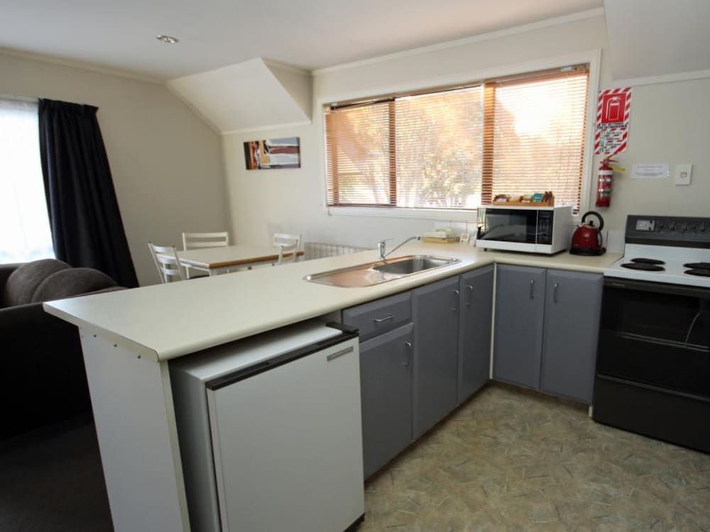 Champers Motor Inn Executive Suite 4