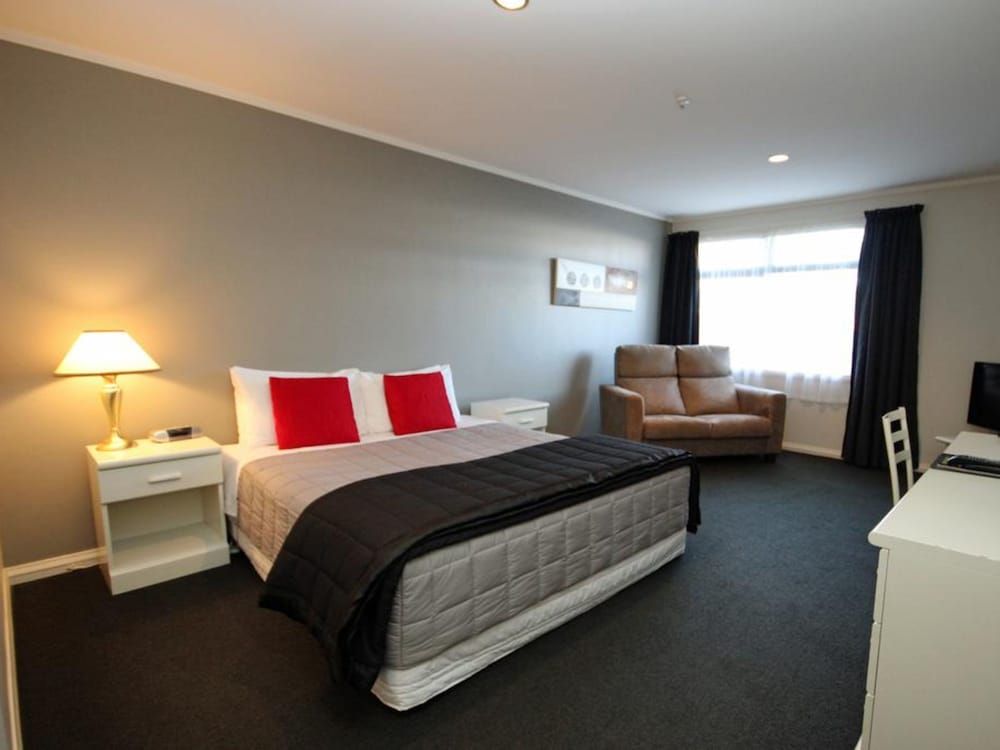 Champers Motor Inn Studio 4