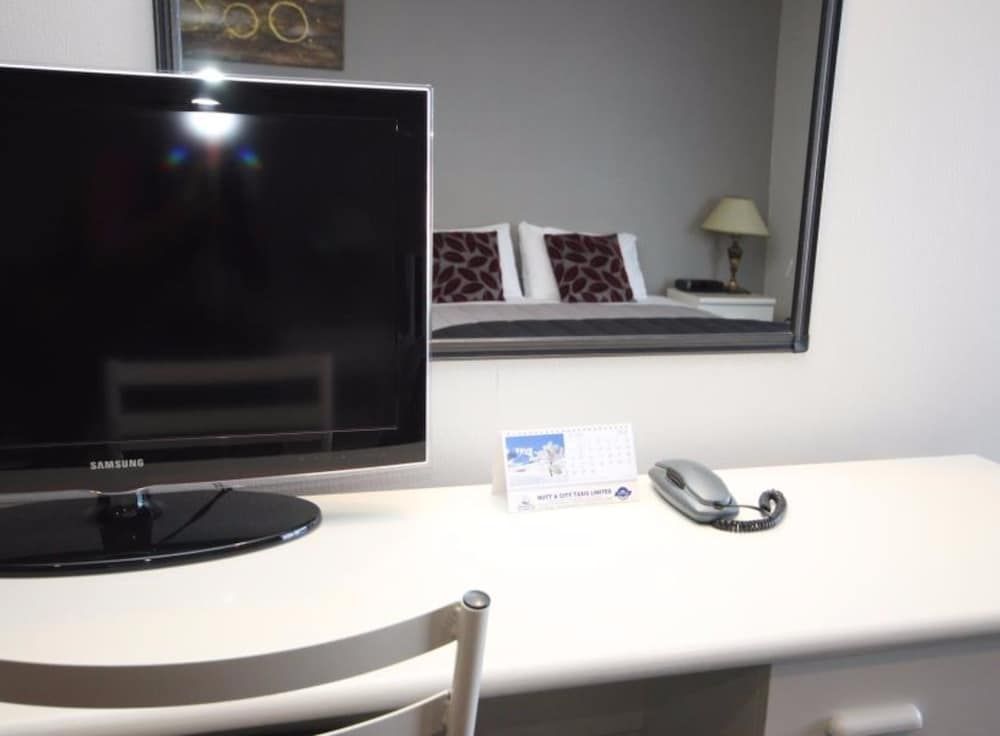 Champers Motor Inn Studio 2