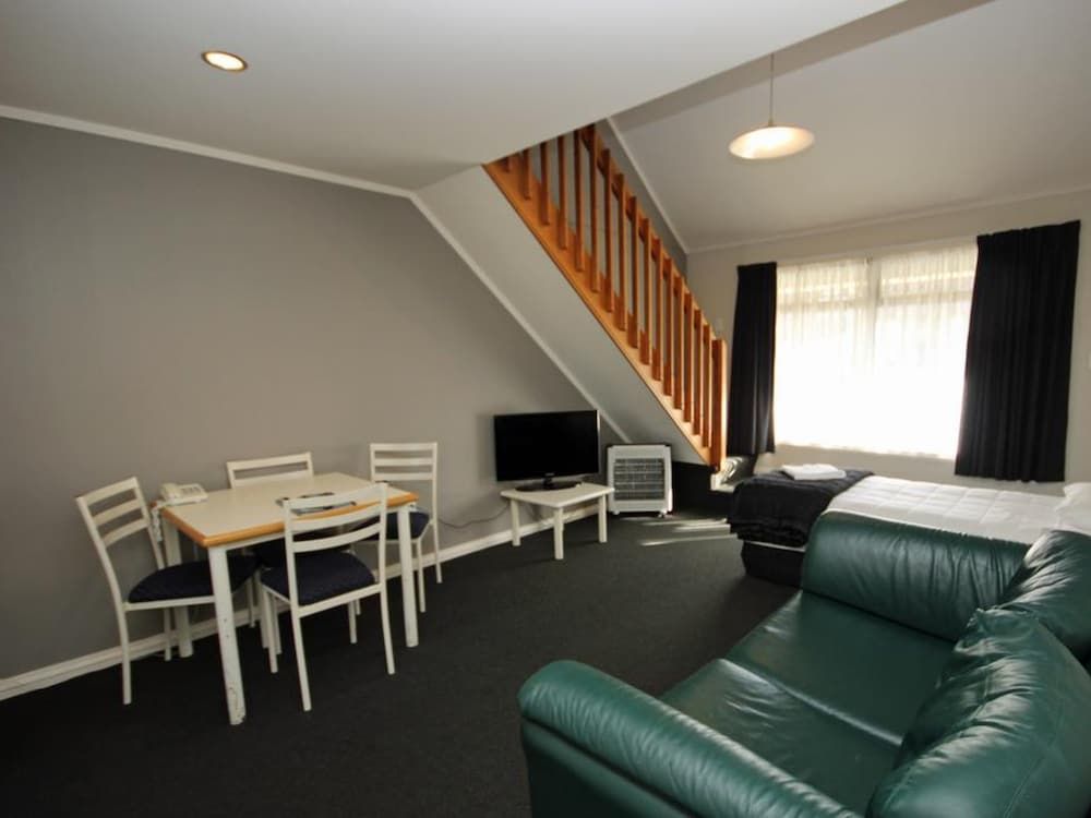 Champers Motor Inn One Bedroom 2