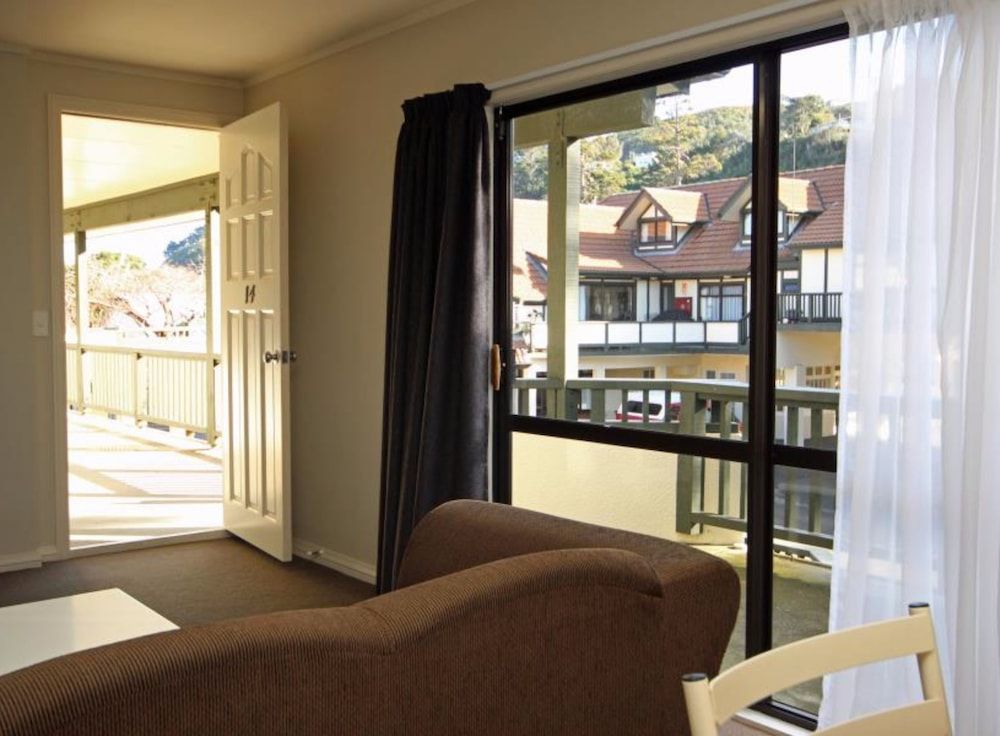 Champers Motor Inn Executive Suite 3