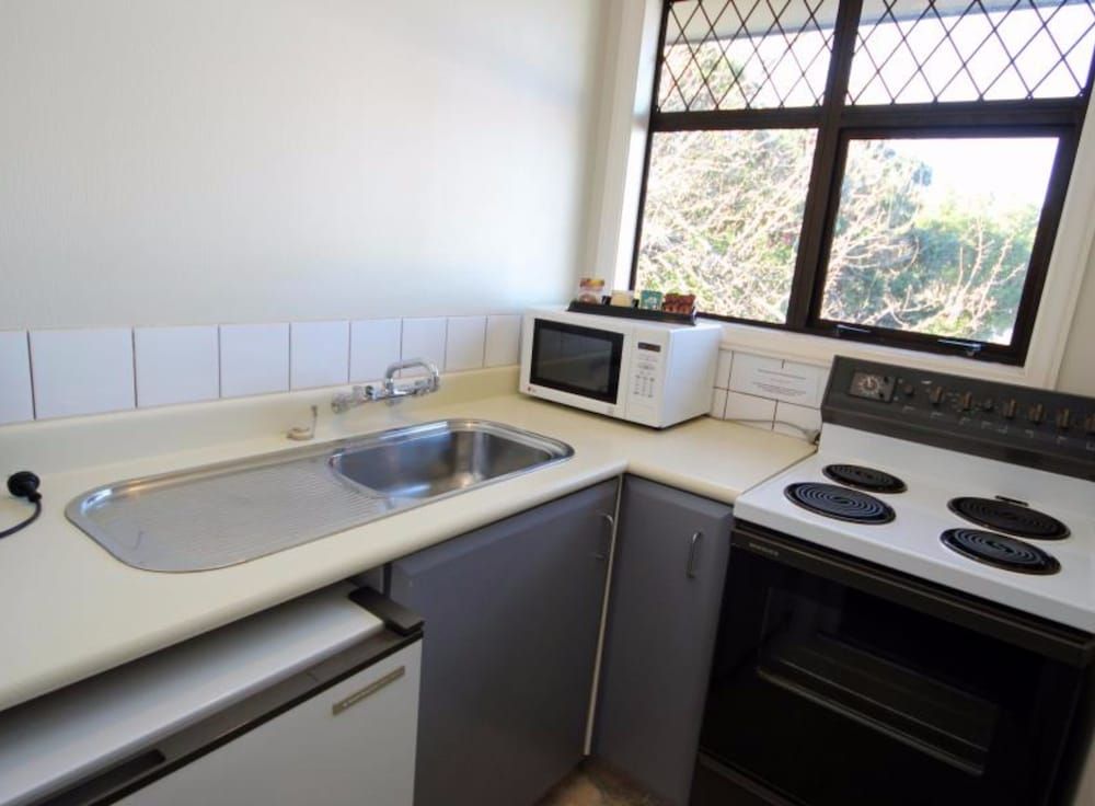 Champers Motor Inn One Bedroom 3