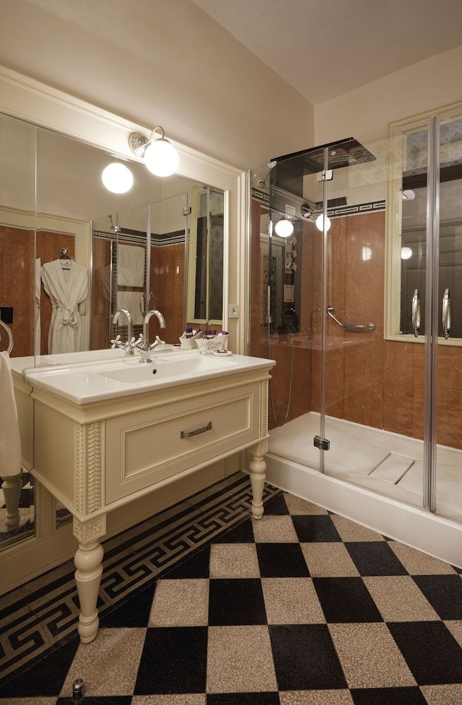 Villa Levante Standard Double Room 3