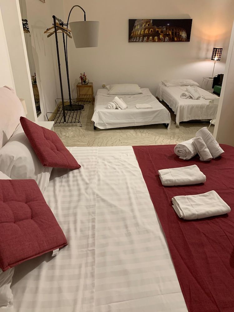 4 Season B&B Roma Family Room, 1 Bedroom, Private Bathroom 7