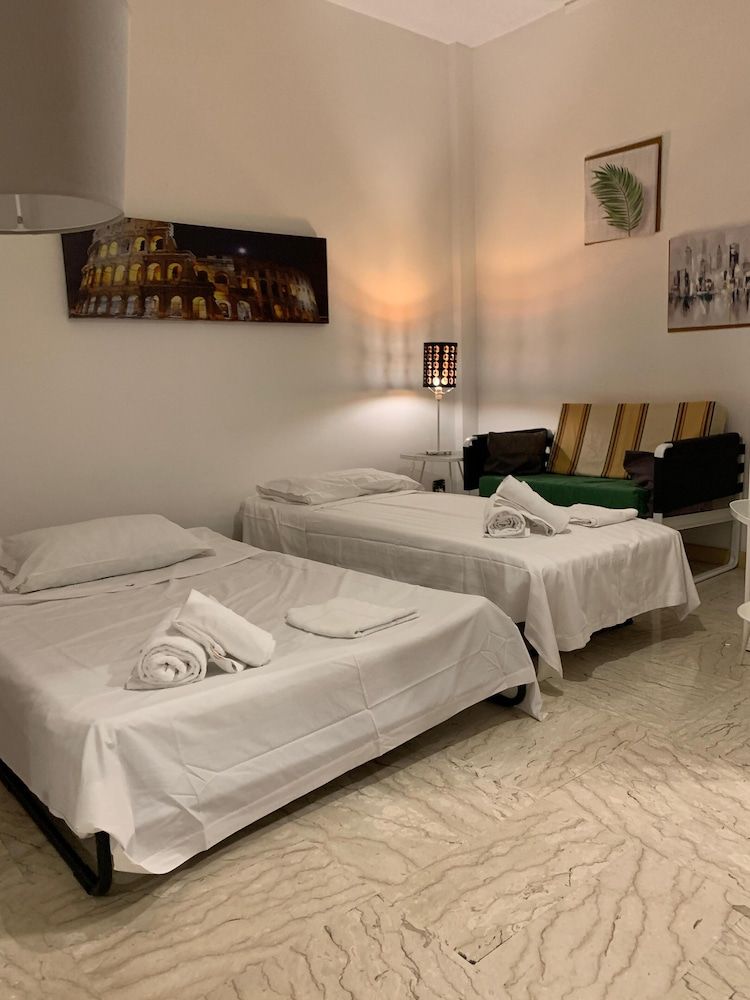 4 Season B&B Roma Family Room, 1 Bedroom, Private Bathroom 3