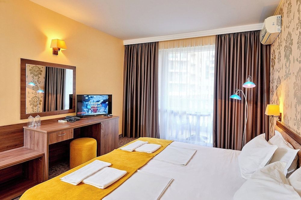 Double or Twin Room (3 adults)