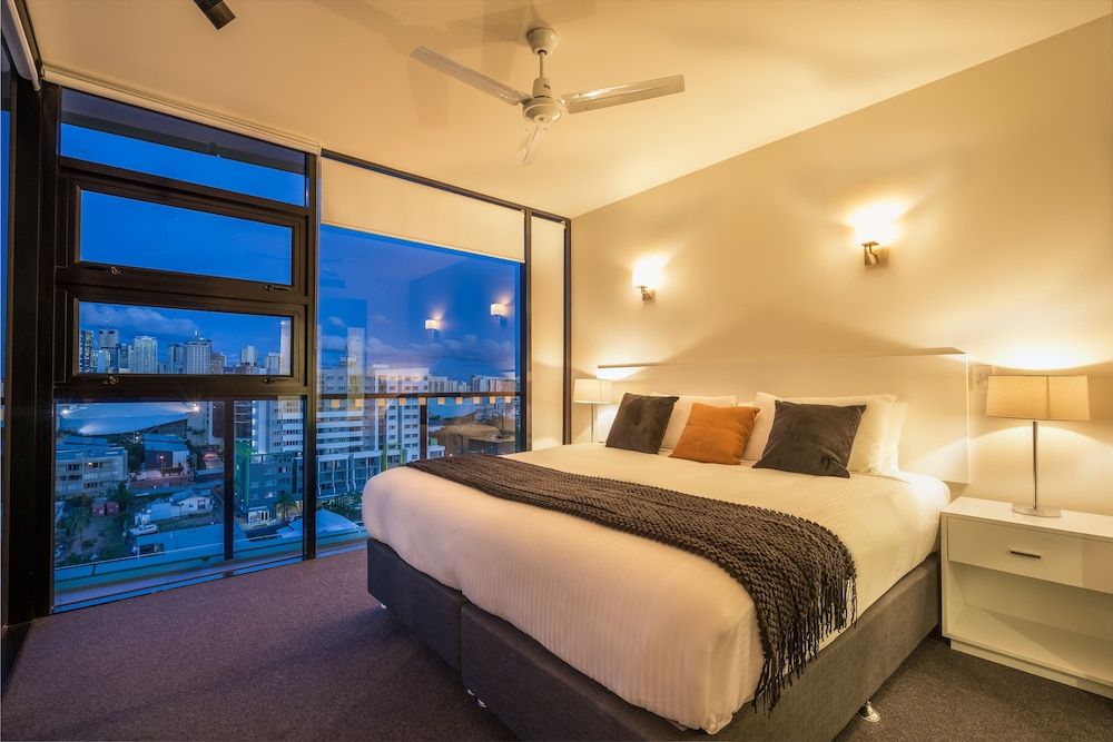 Deluxe Two Bedroom Apartment with Two Bathrooms