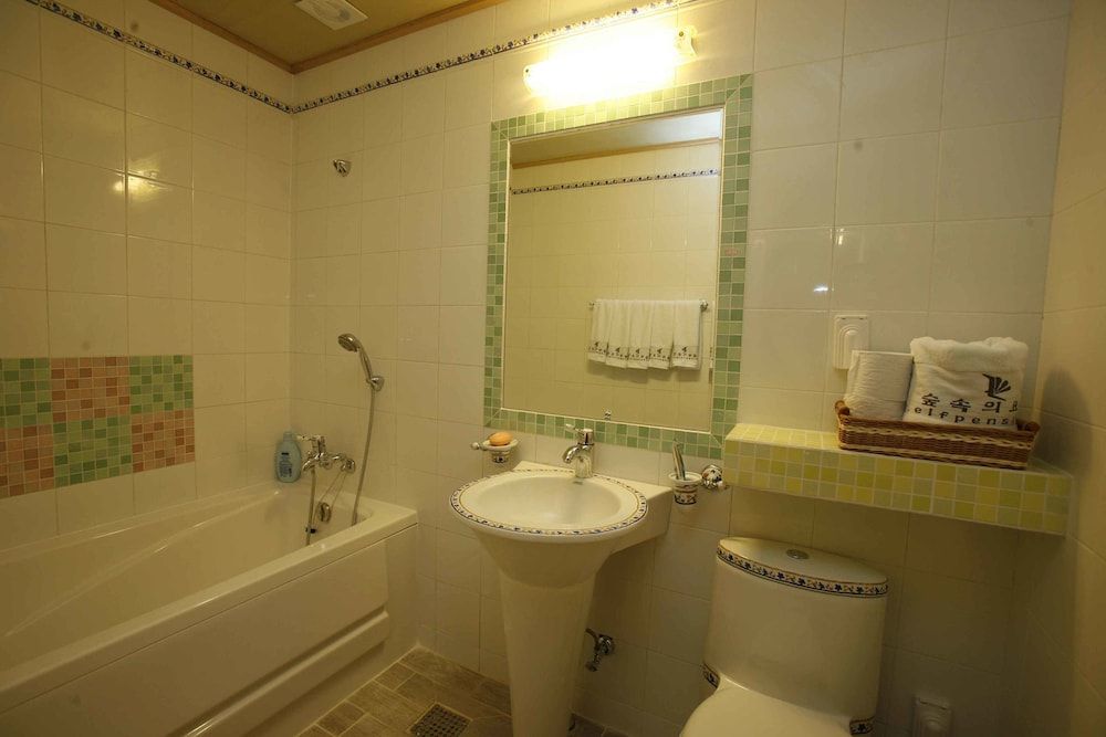 Elf Resort Hotel Suite 3