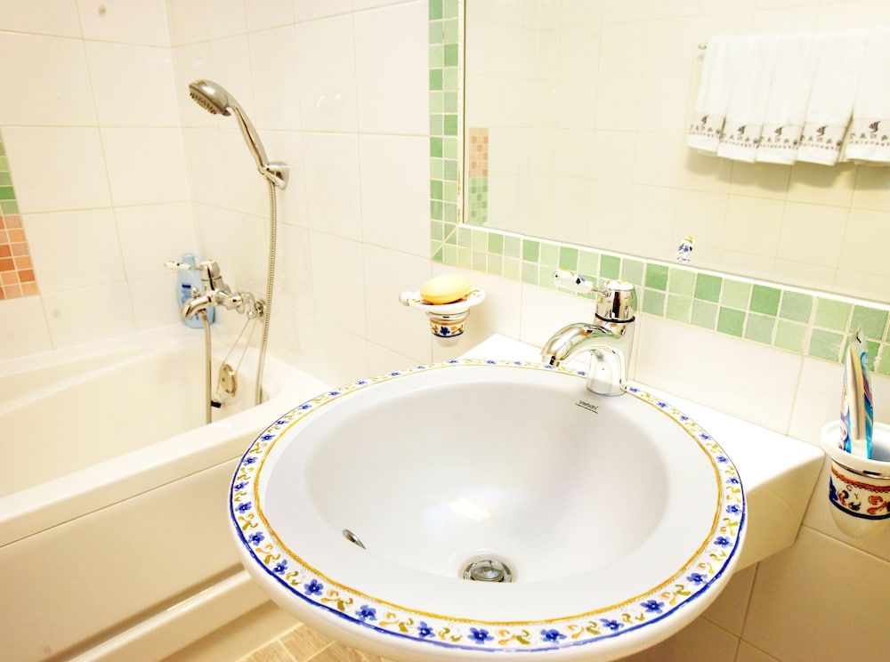 Elf Resort Hotel Suite 5