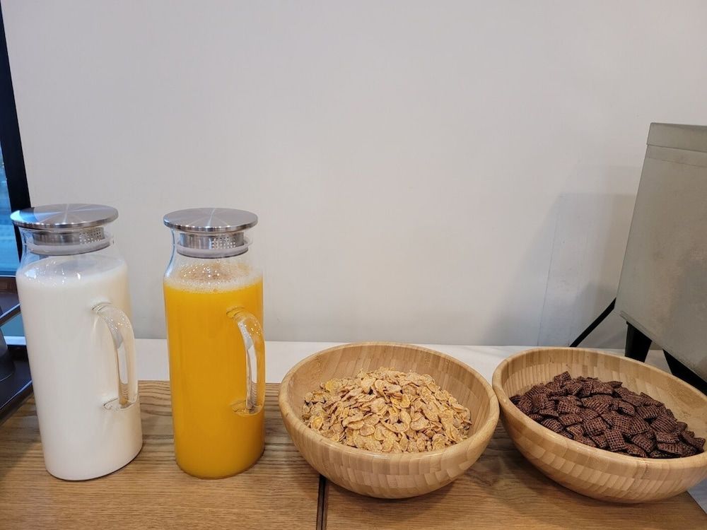 undefined Sims Hotel 8