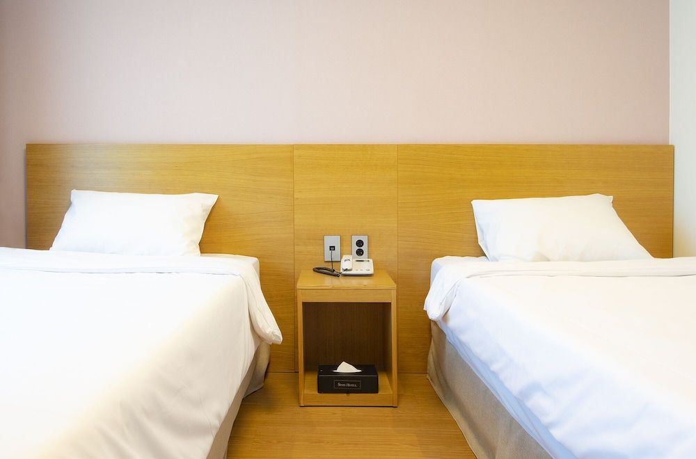 Sims Hotel Standard Twin Room