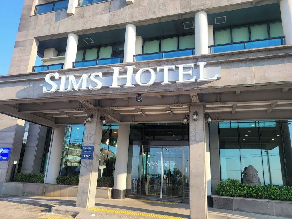 undefined Sims Hotel 2