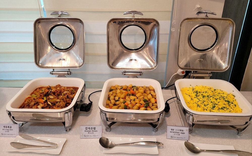 undefined Sims Hotel 10