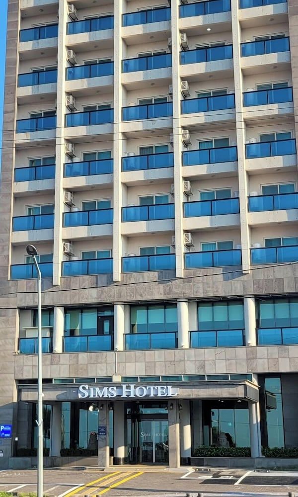 undefined Sims Hotel 3