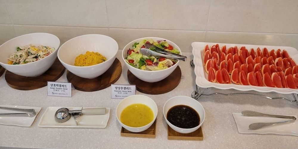 undefined Sims Hotel 7